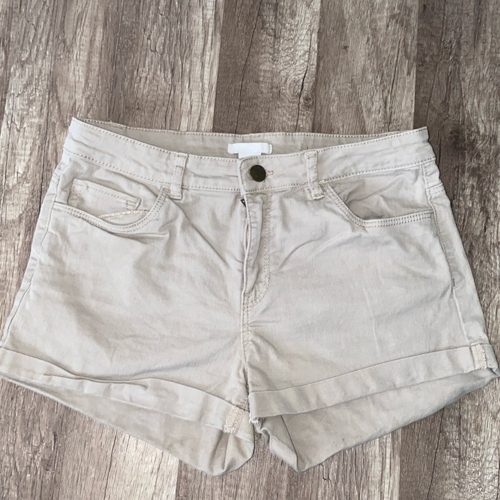 H&M khaki shorts size 6